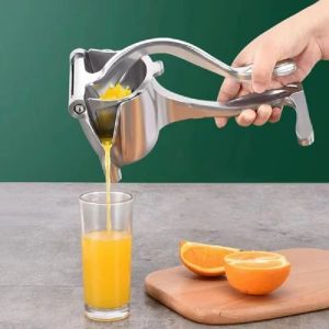Handy fruit press juicer